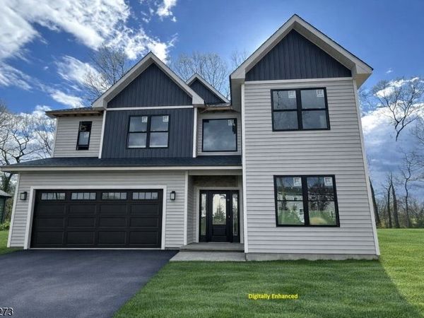 8 Chamberlain Ln, Mount Olive, NJ 07828