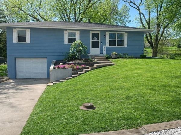 329 Lincoln Drive, Gower, MO 64454