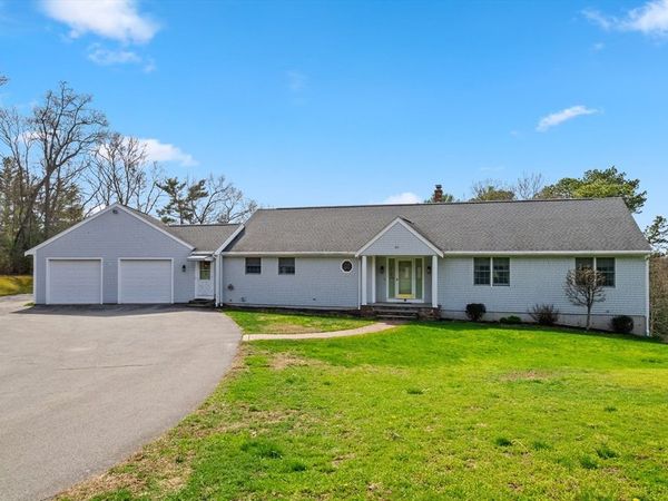 36 High St, Freetown, MA 02702