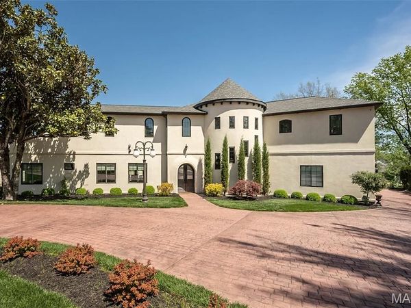 604 Glyn Cagny Road , Ballwin, MO 63021