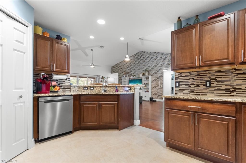 611 Cleveland Ave, Lehigh Acres, FL 33972 Photo