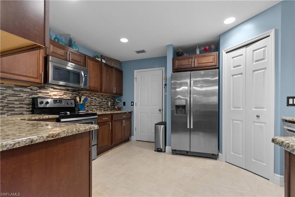 611 Cleveland Ave, Lehigh Acres, FL 33972 Photo