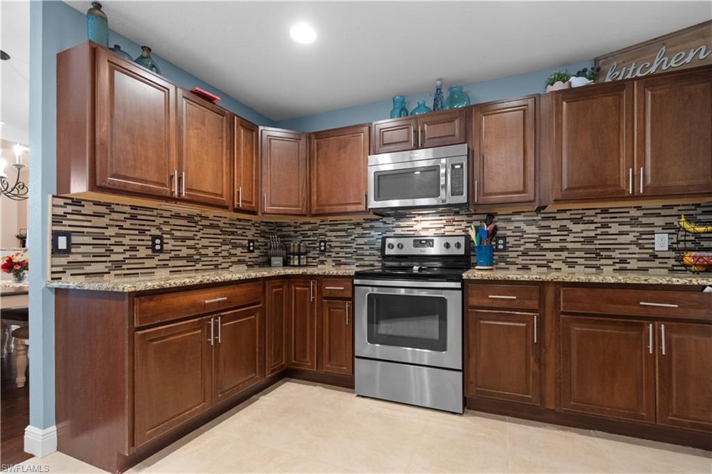 611 Cleveland Ave, Lehigh Acres, FL 33972 Photo
