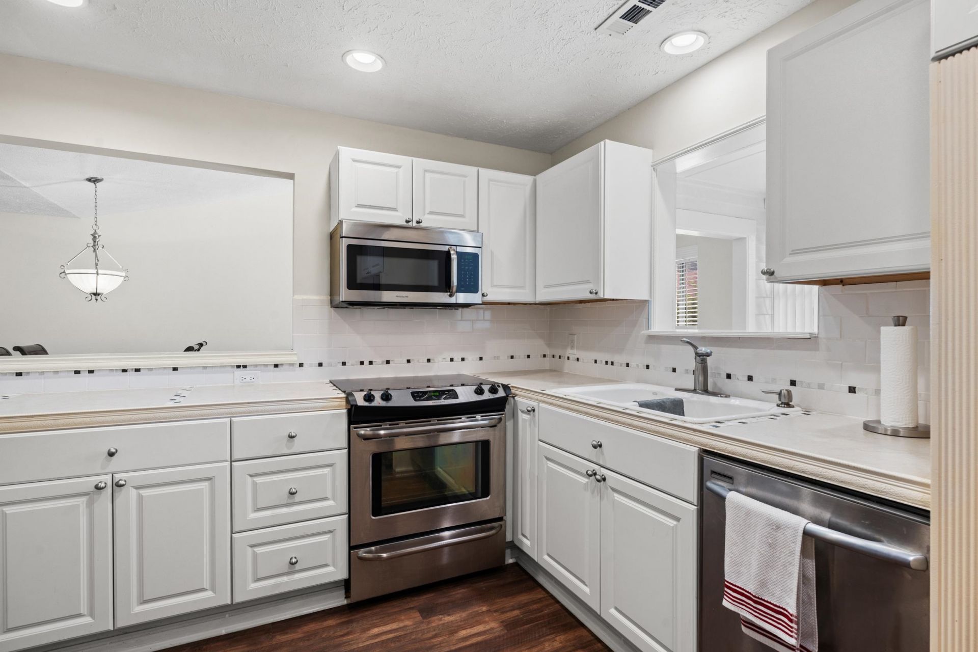 208 Indian Wells Ct.  Photo 7