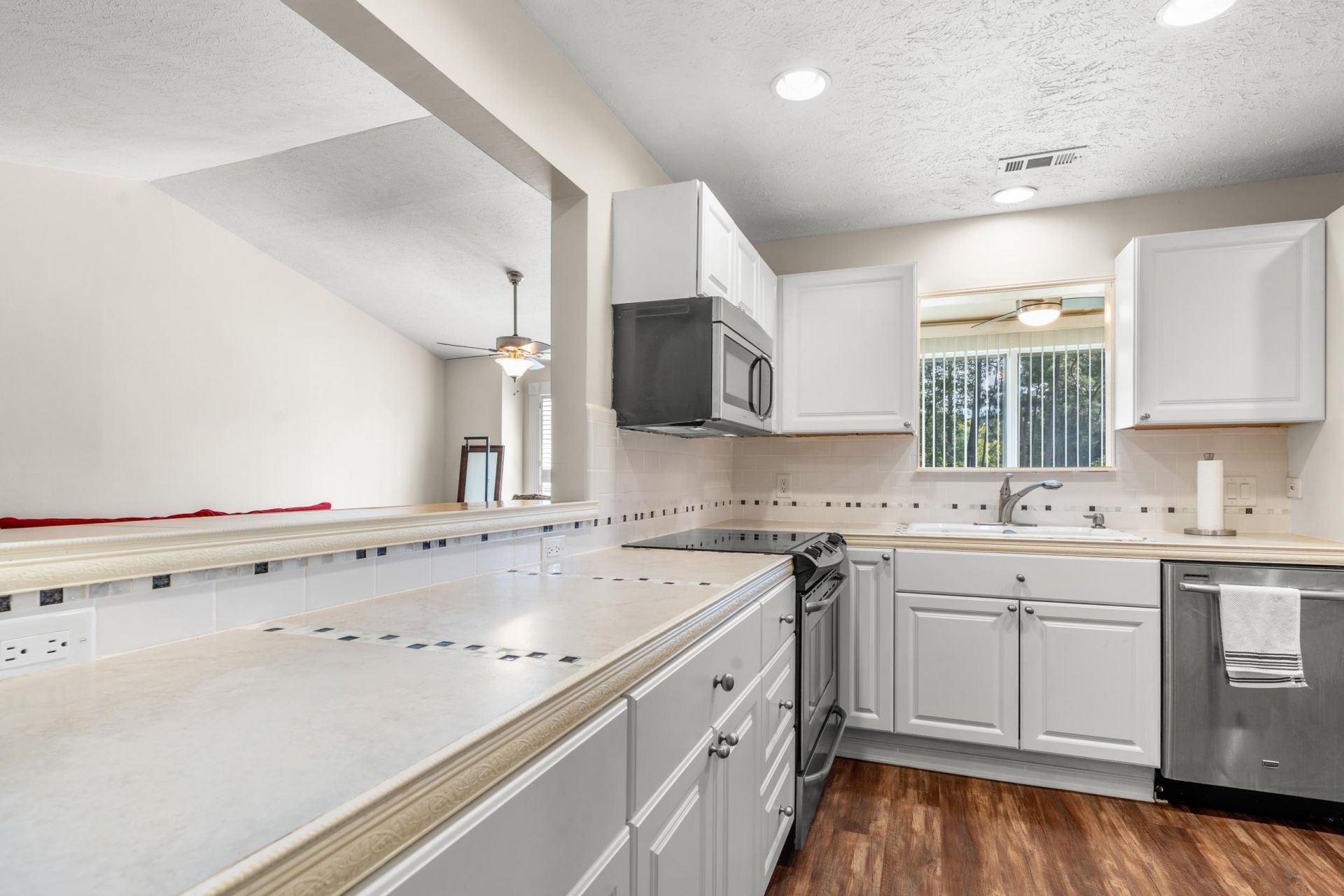 208 Indian Wells Ct.  Photo 8