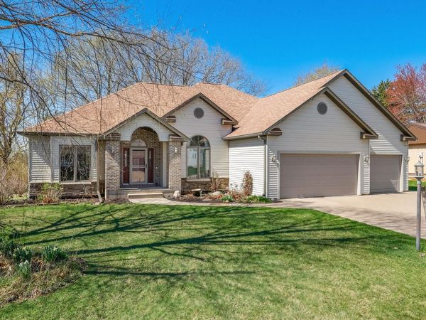 1556 Young DRIVE W, Onalaska, WI 54650