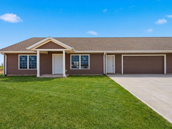 1303 Joe's Circle, Manchester, IA 52057