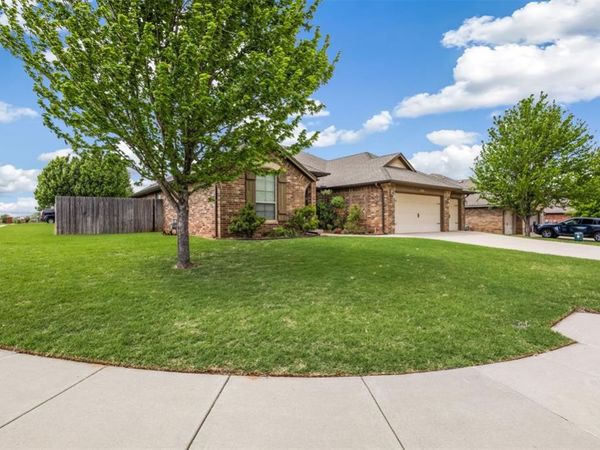 14101 Drakes Way, Yukon, OK 73099