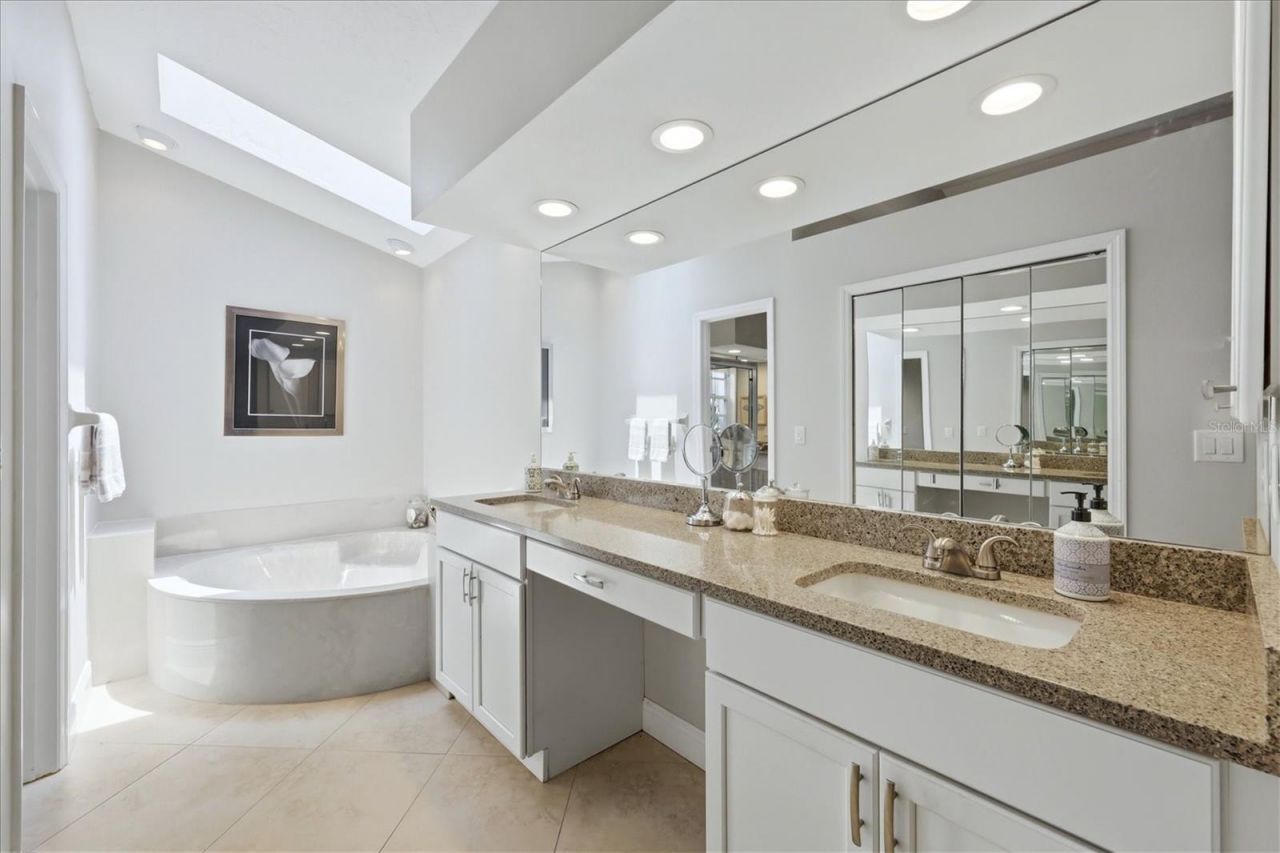 4068 Lyndhurst Court , Sarasota, FL 34235 Photo