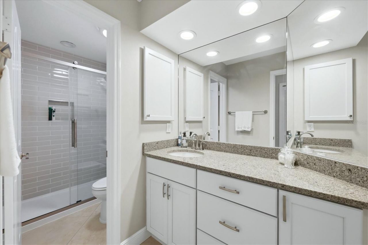 4068 Lyndhurst Court , Sarasota, FL 34235 Photo