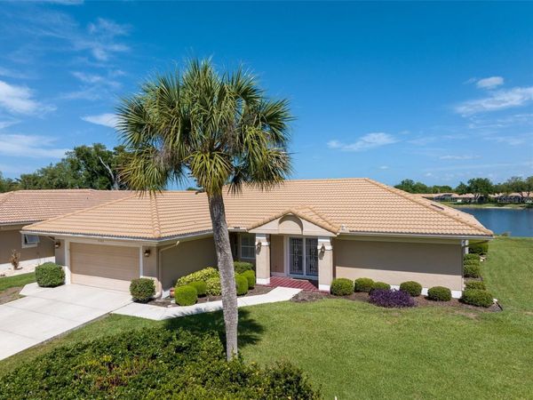 3162 E VILLAGE DRIVE , VENICE, FL 34293