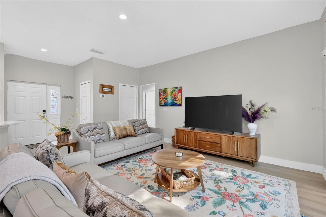 335 Vincent Drive , Mount Dora, FL 32757 Photo