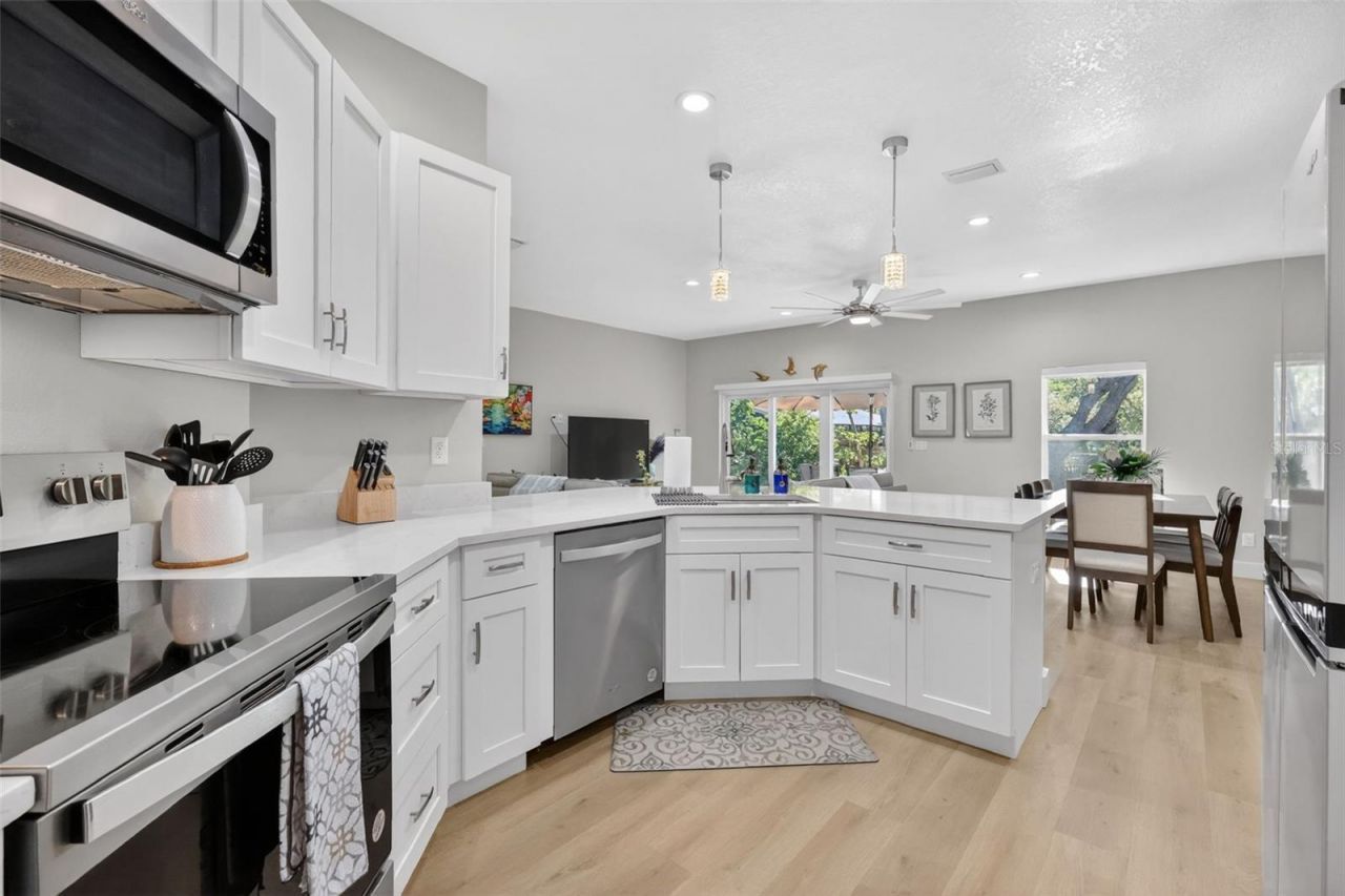 335 Vincent Drive , Mount Dora, FL 32757 Photo