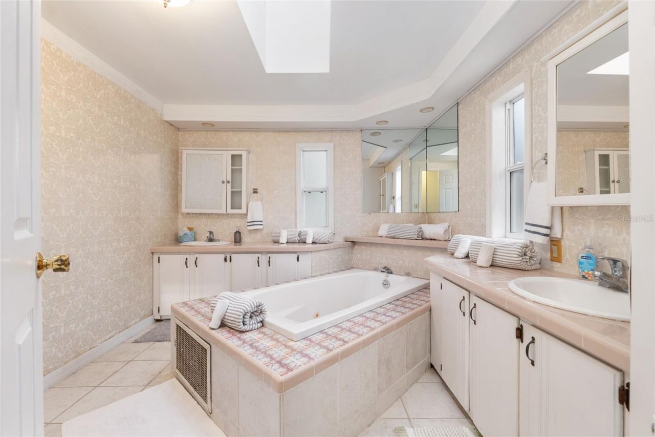 20361 1st Street, Mc Intosh, FL 32664 Photo