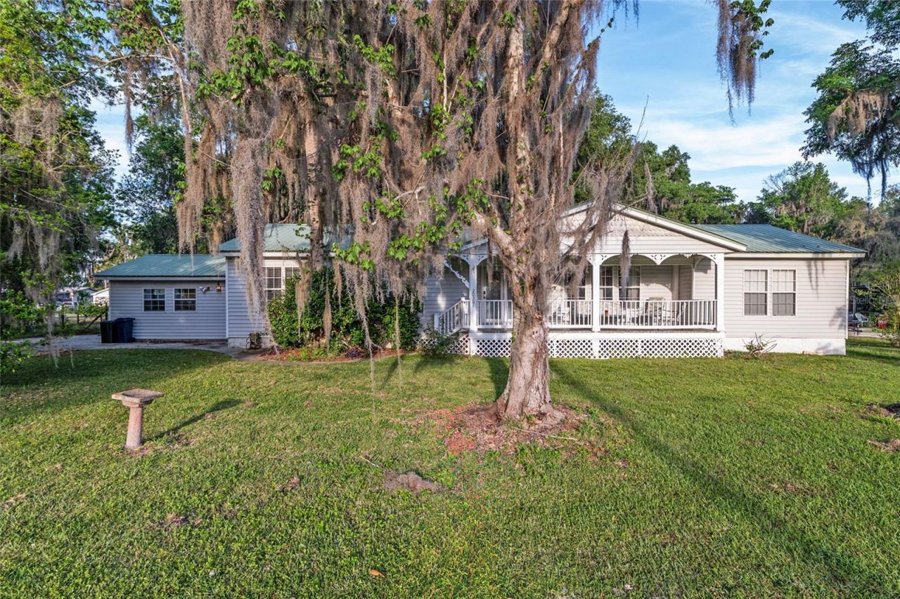 20361 1st Street, Mc Intosh, FL 32664 Photo