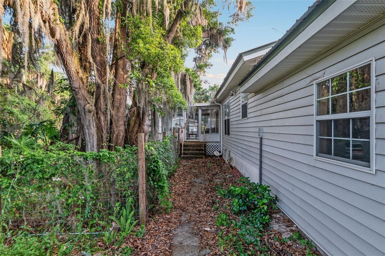 20361 1st Street, Mc Intosh, FL 32664 Photo