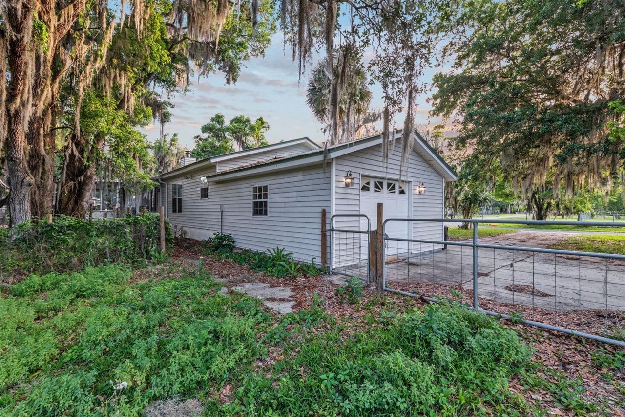 20361 1st Street, Mc Intosh, FL 32664 Photo