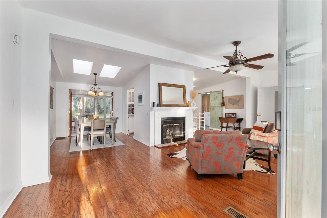 20361 1st Street, Mc Intosh, FL 32664 Photo