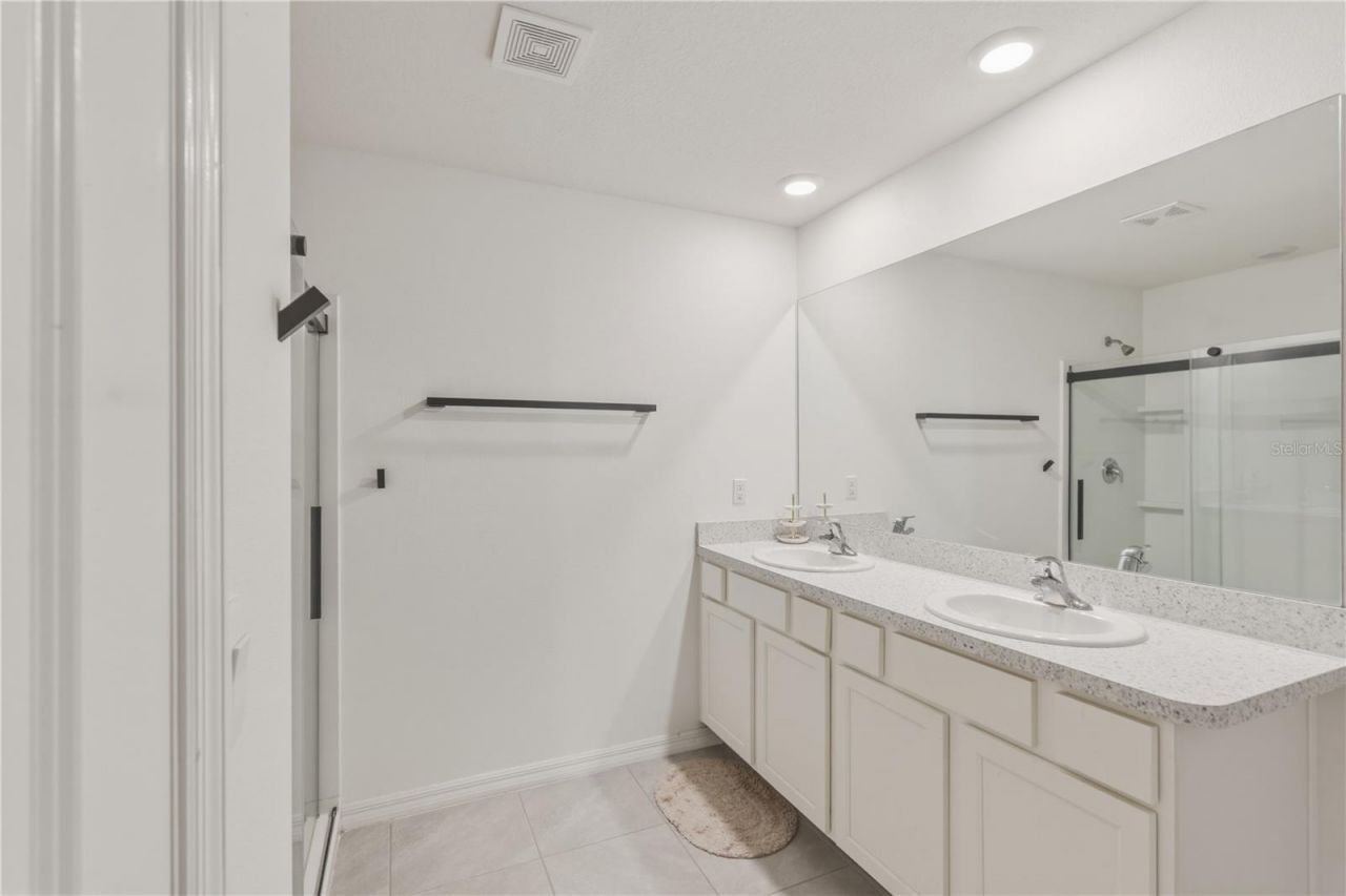 2114 NW 246th Terrace , Newberry, FL 32669 Photo