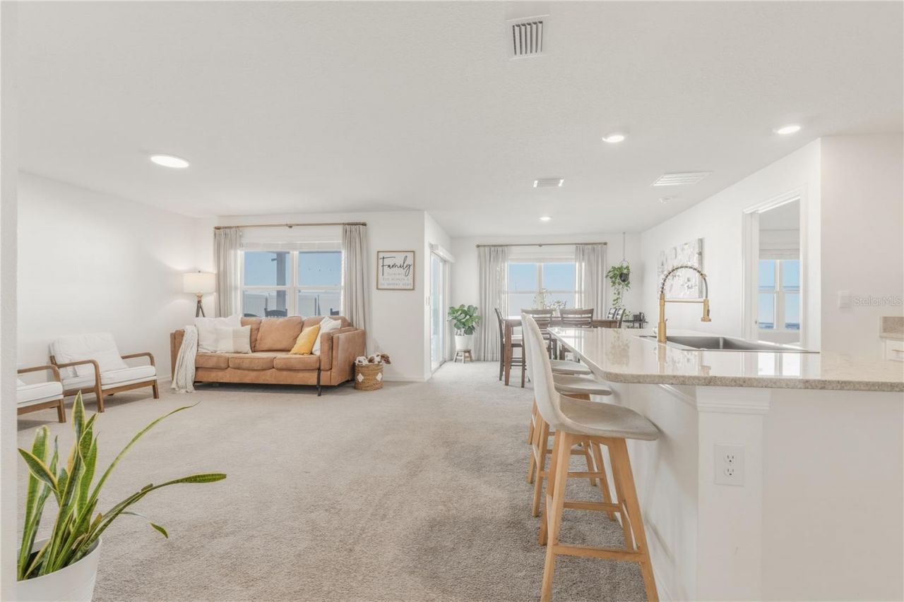 2114 NW 246th Terrace , Newberry, FL 32669 Photo