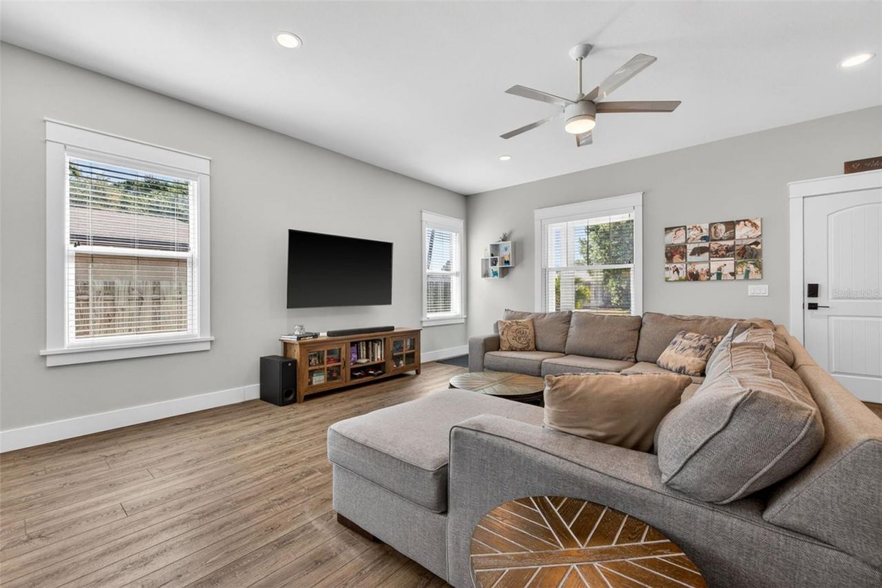 1137 55th Avenue N, Saint Petersburg, FL 33703 Photo