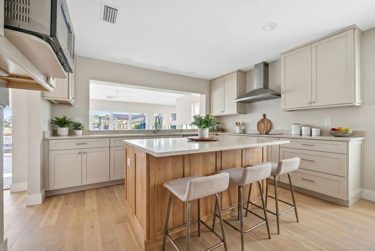 316 89th Avenue Ne, Saint Petersburg, FL 33702 Photo