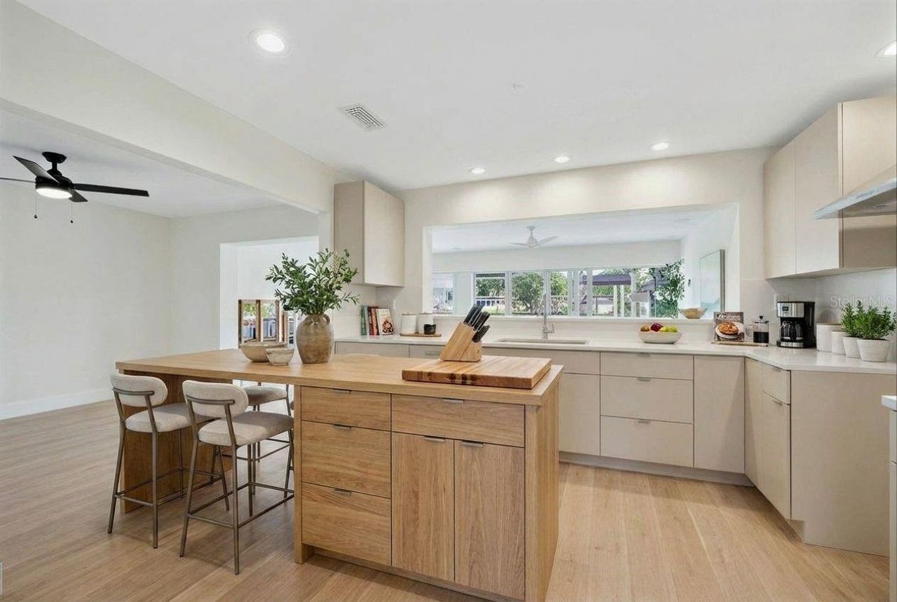 316 89th Avenue Ne, Saint Petersburg, FL 33702 Photo