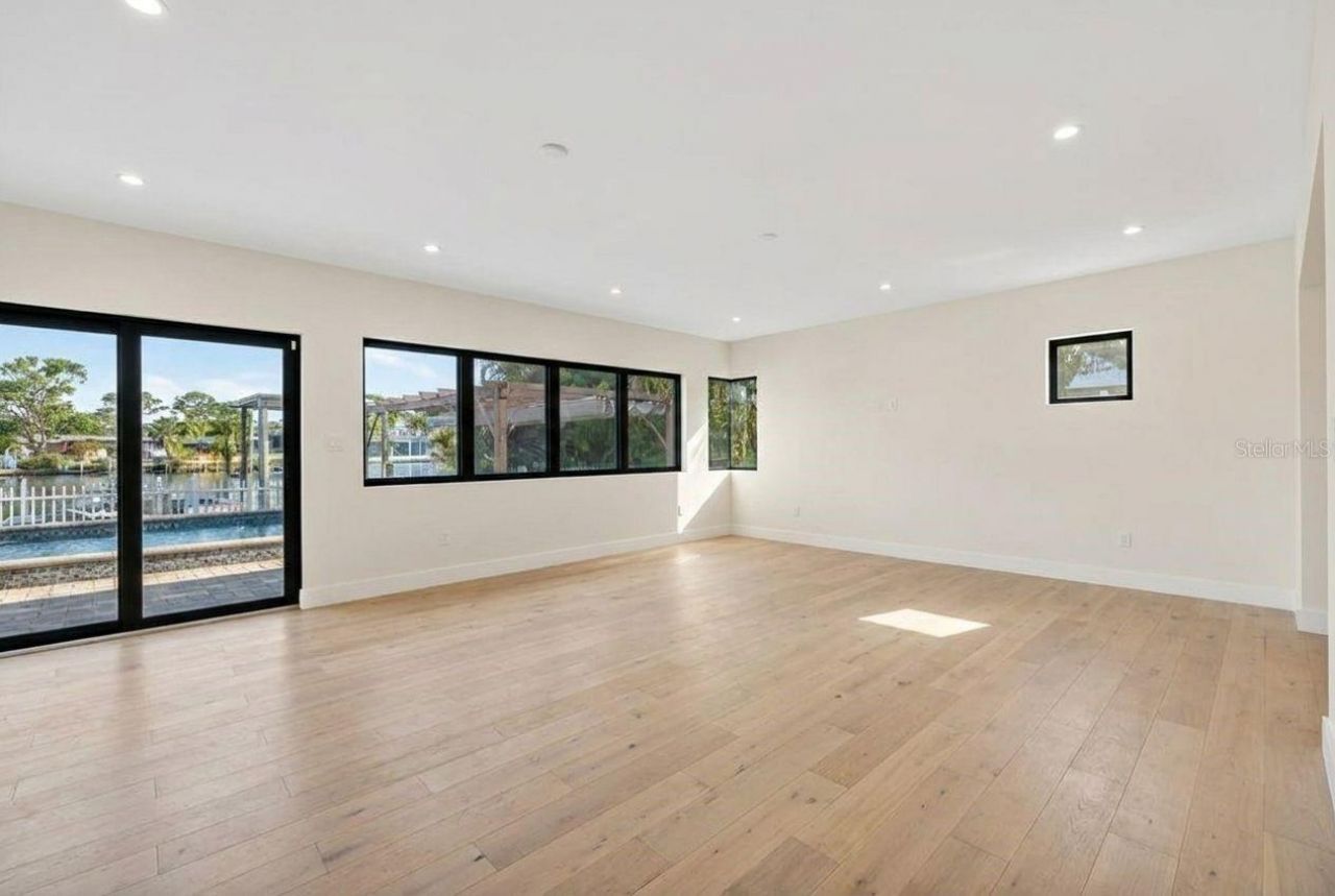 316 89th Avenue Ne, Saint Petersburg, FL 33702 Photo