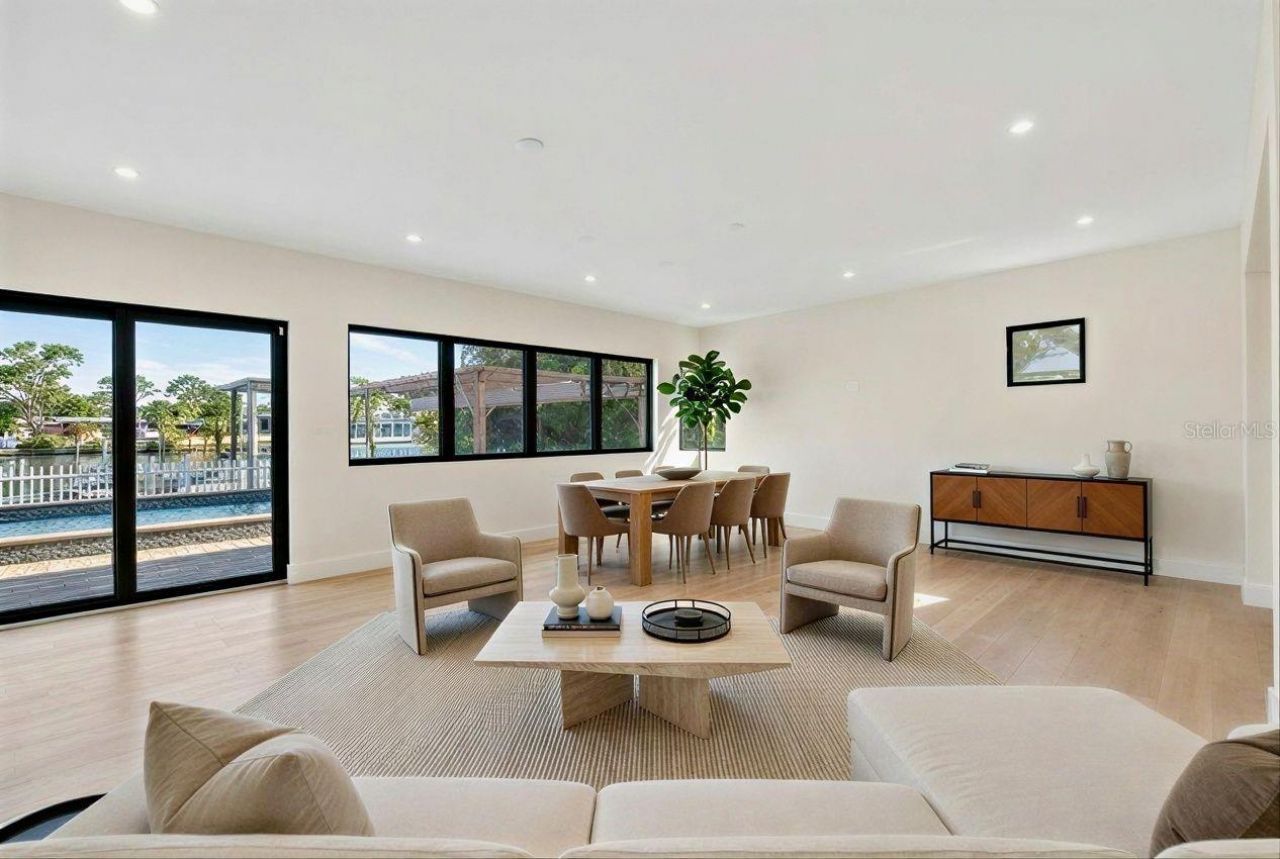 316 89th Avenue Ne, Saint Petersburg, FL 33702 Photo