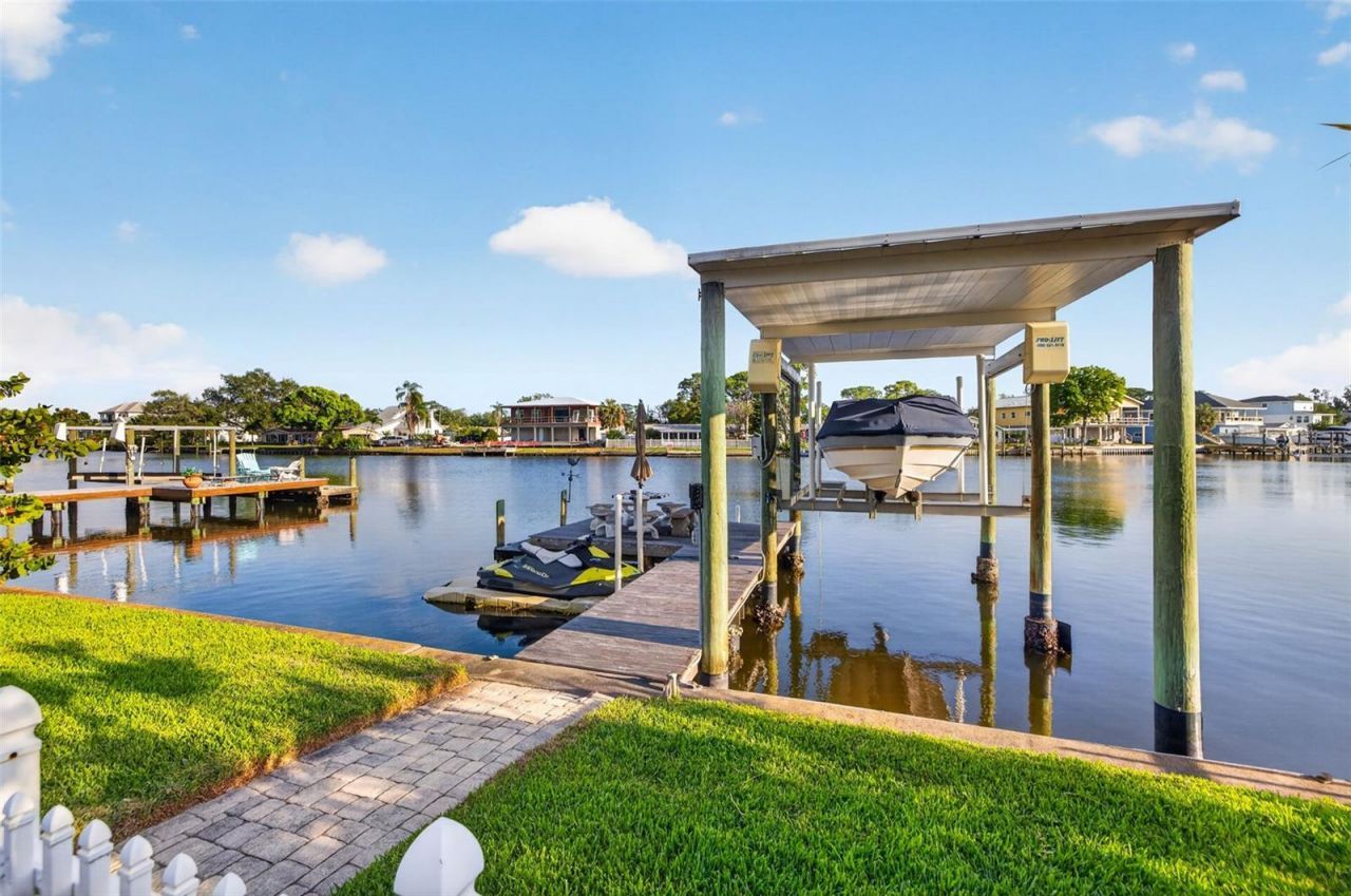 316 89th Avenue Ne, Saint Petersburg, FL 33702 Photo