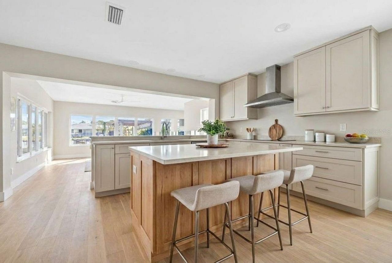 316 89th Avenue Ne, Saint Petersburg, FL 33702 Photo