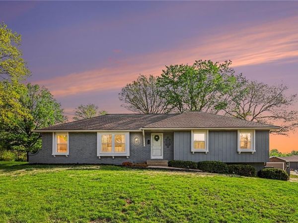 9901 Wayne Avenue, Kansas City, MO 64131