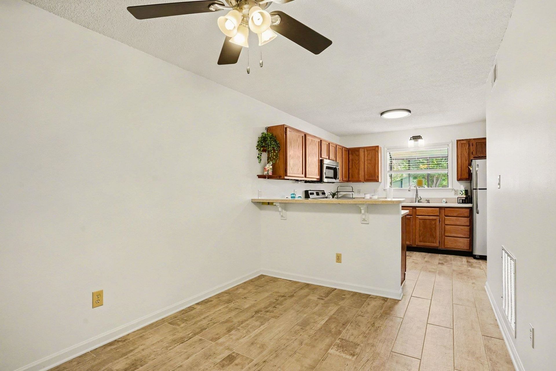 775 Plantation Dr.  Photo 12