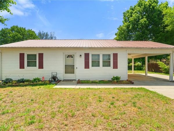 1084 Middlefork Drive , Walnut Cove, NC 27052