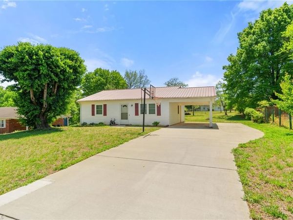 1084 Middlefork Drive , Walnut Cove, NC 27052