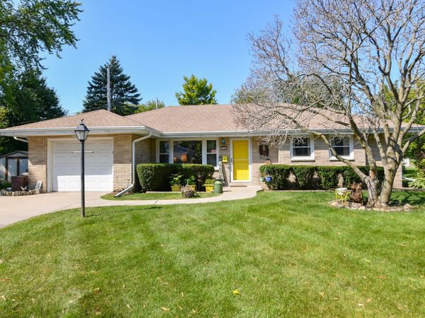 234 Millwood Ln, Waukesha, WI 53188