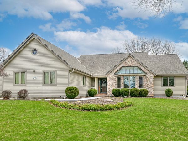 3260 Cherry Hill Dr, Brookfield, WI 53005
