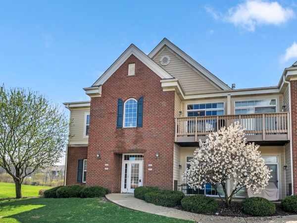 2515 W Colonial Woods Dr, Oak Creek, WI 53154