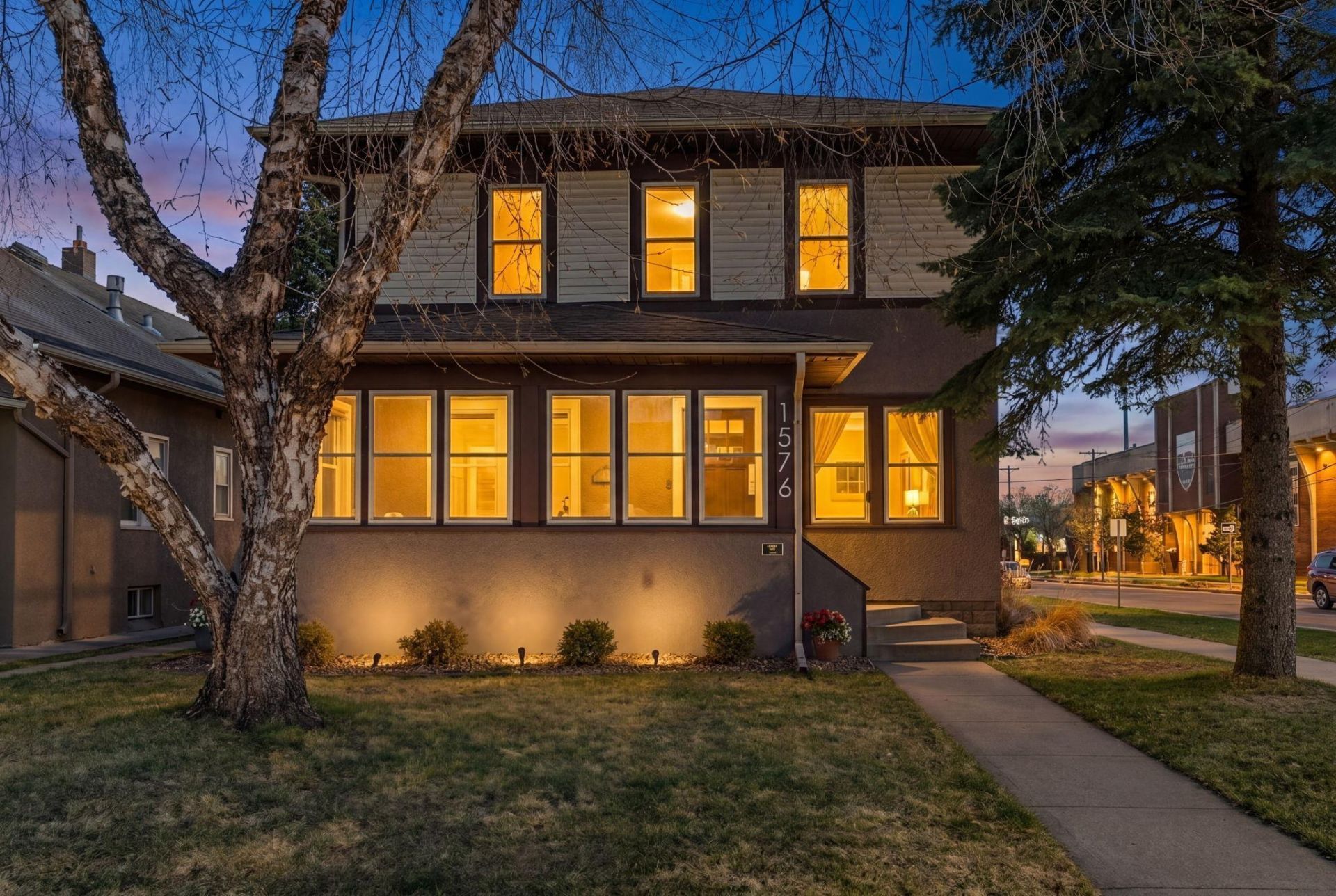 1576 Osceola Avenue , Saint Paul, MN 55105