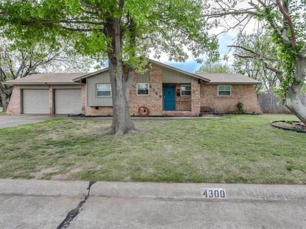 4300 S Vickie Drive, Del City, OK 73115
