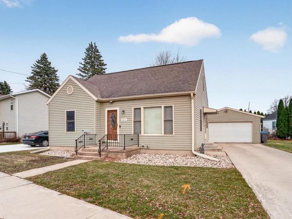 1211 River Drive, Watertown, WI 53094