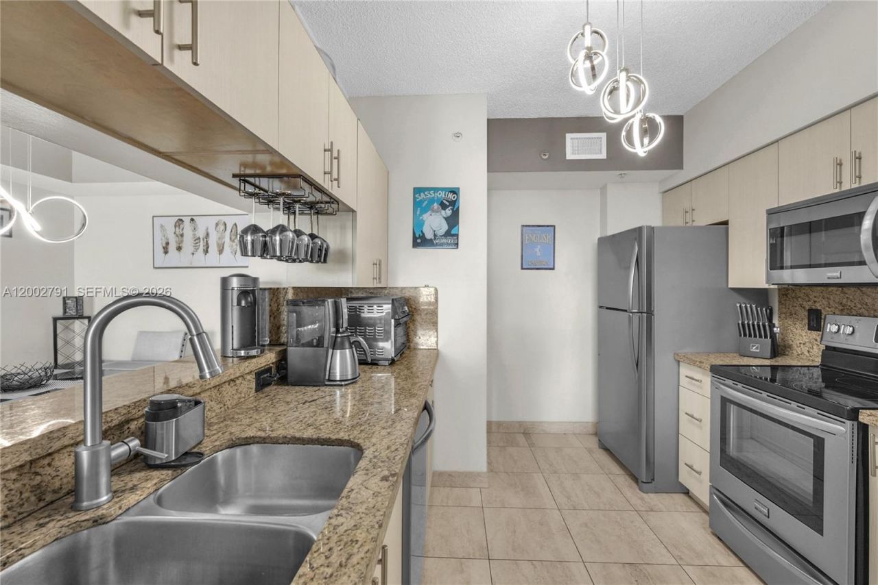 17125 N Bay Rd, Unit 3204, Sunny Isles Beach, FL 33160 Photo