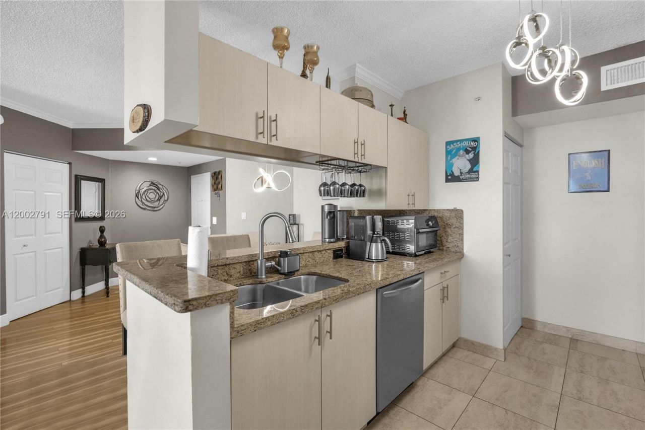 17125 N Bay Rd, Unit 3204, Sunny Isles Beach, FL 33160 Photo