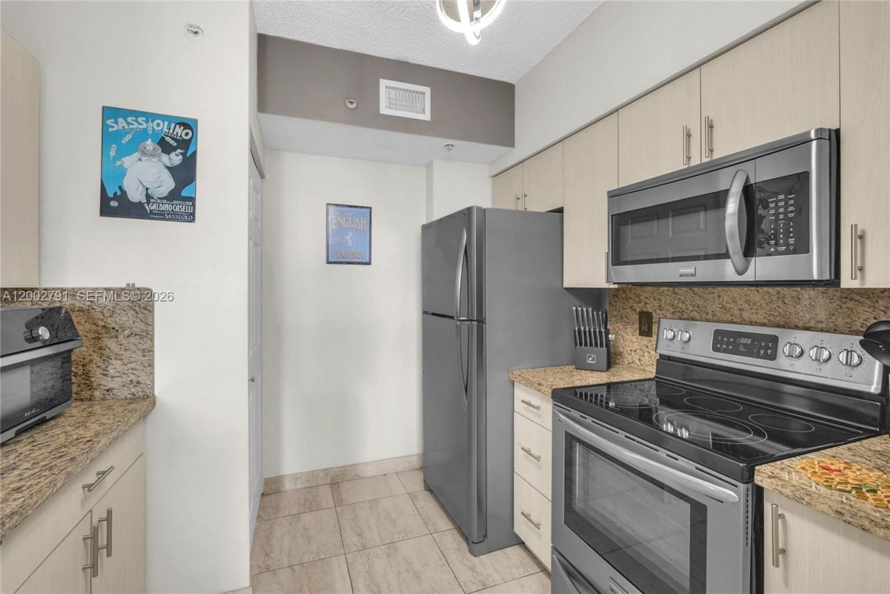 17125 N Bay Rd, Unit 3204, Sunny Isles Beach, FL 33160 Photo