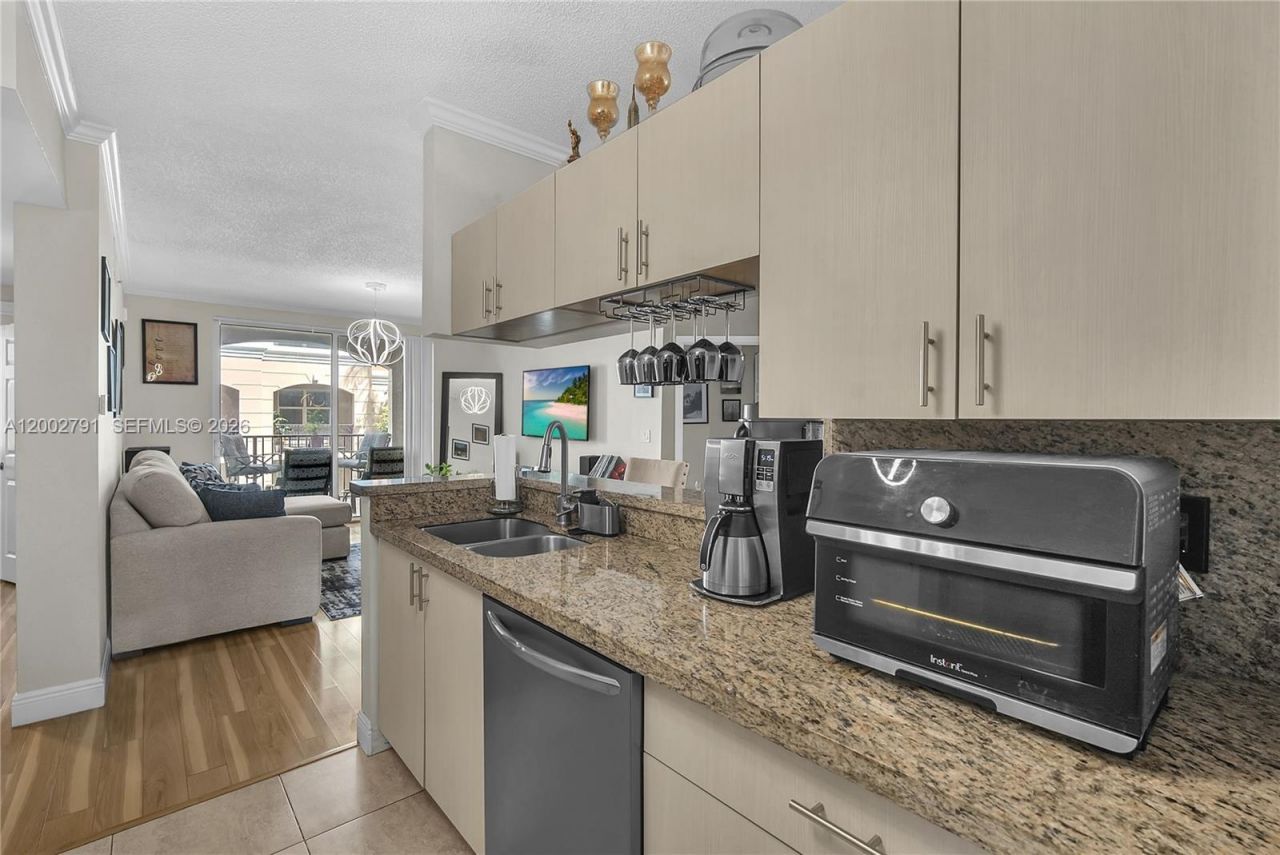 17125 N Bay Rd, Unit 3204, Sunny Isles Beach, FL 33160 Photo