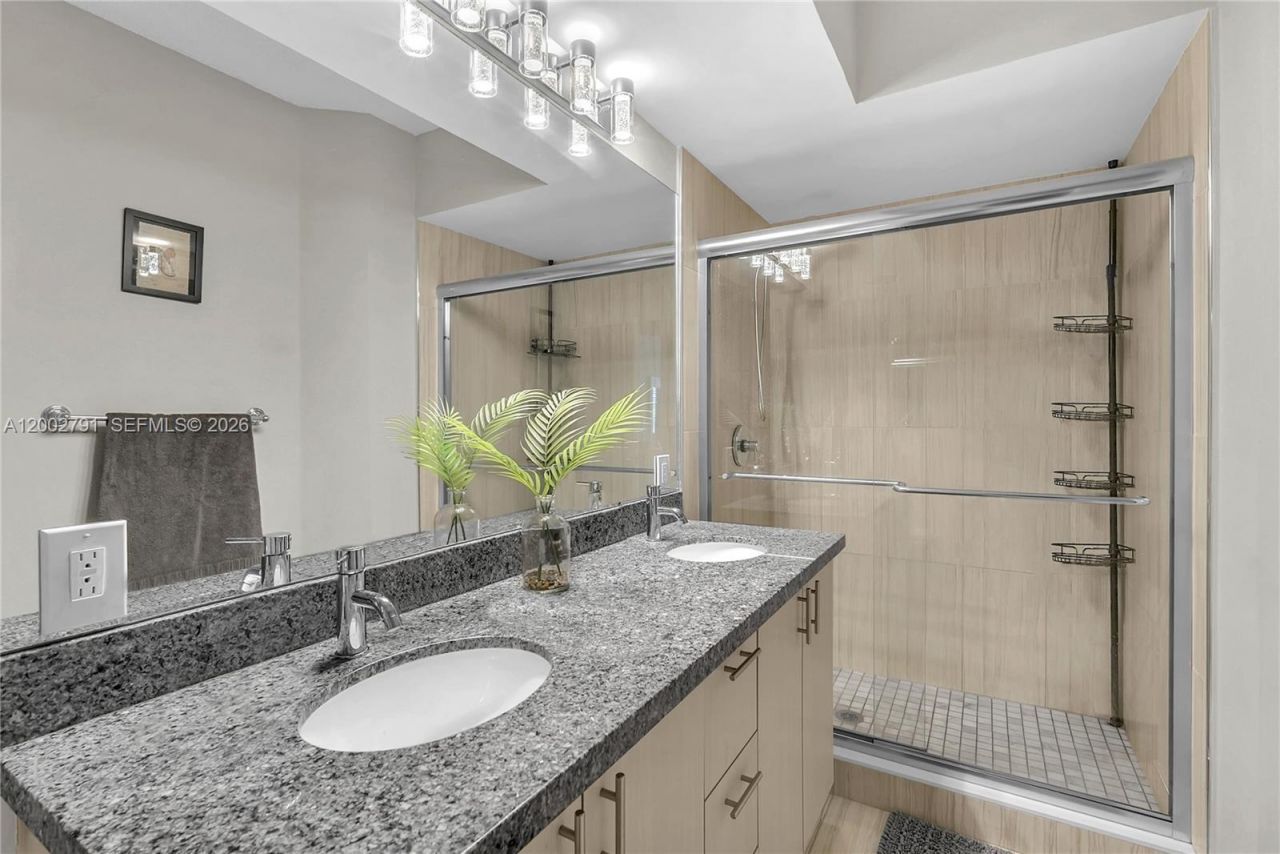 17125 N Bay Rd, Unit 3204, Sunny Isles Beach, FL 33160 Photo