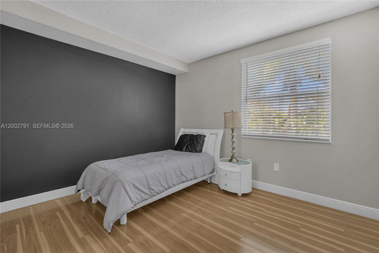 17125 N Bay Rd, Unit 3204, Sunny Isles Beach, FL 33160 Photo