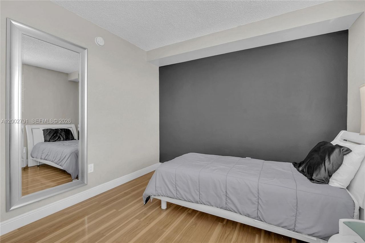 17125 N Bay Rd, Unit 3204, Sunny Isles Beach, FL 33160 Photo