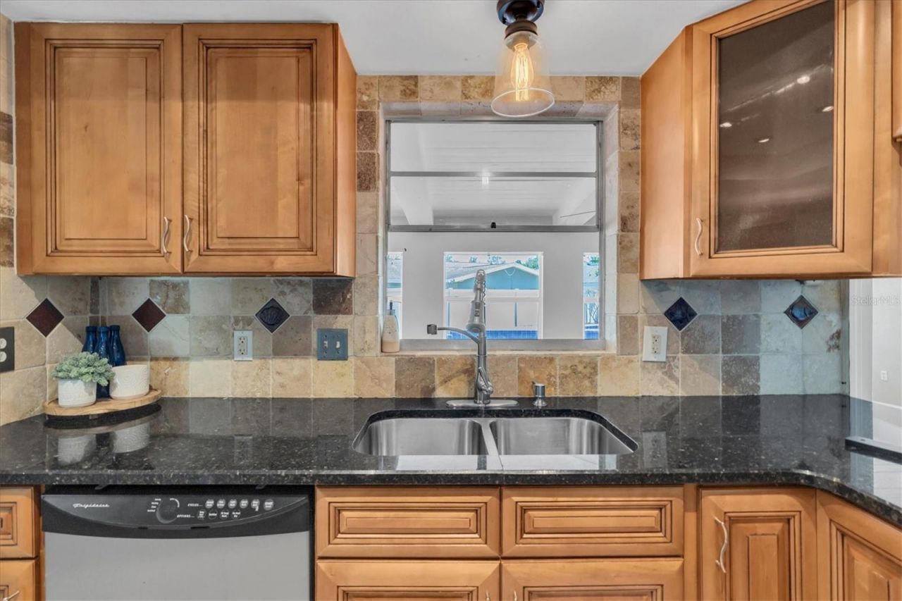 12101 74th Street , Largo, FL 33773 Photo