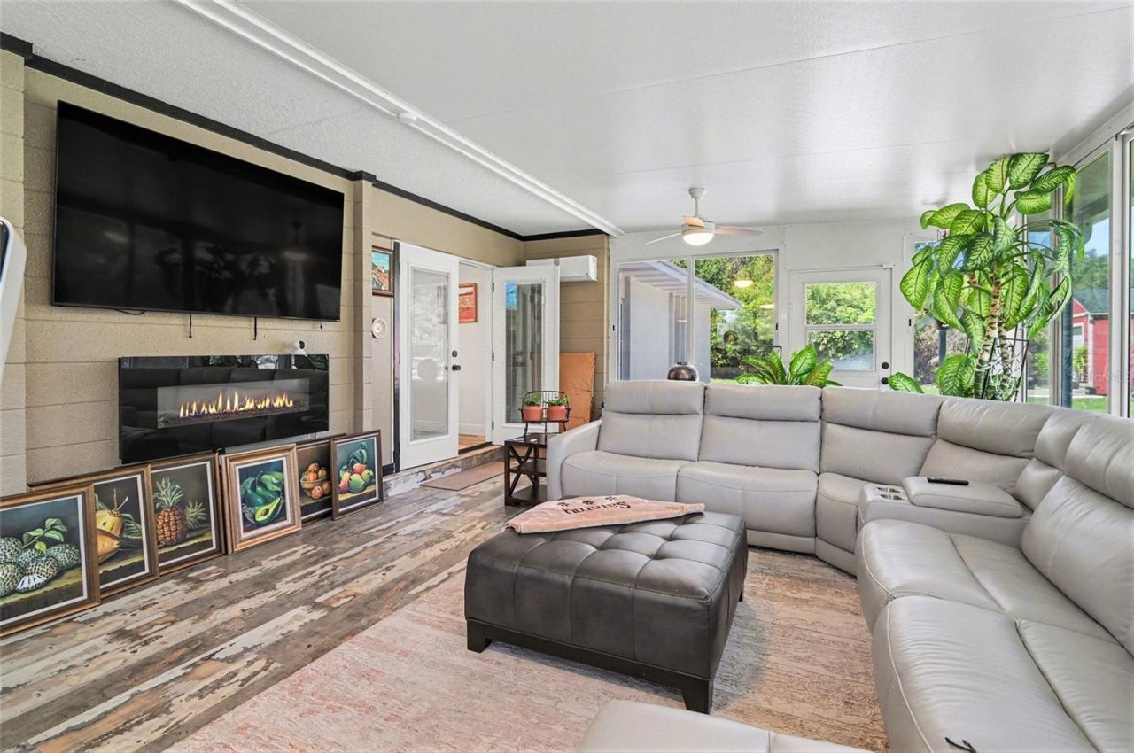 2207 Poinsettia Drive , Deland, FL 32724 Photo